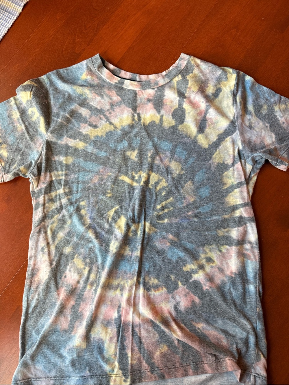 art class Gray Tie-Dye Tee with Blue, Pink & Yellow Swirl